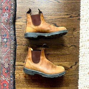 Saddle brown Blundstone women’s #562 AU5/US8